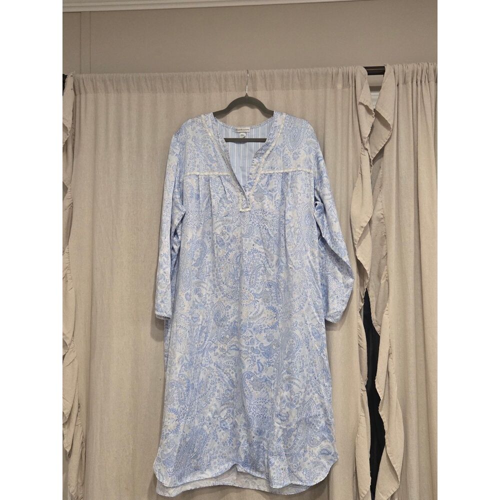 Miss Elaine nightgown